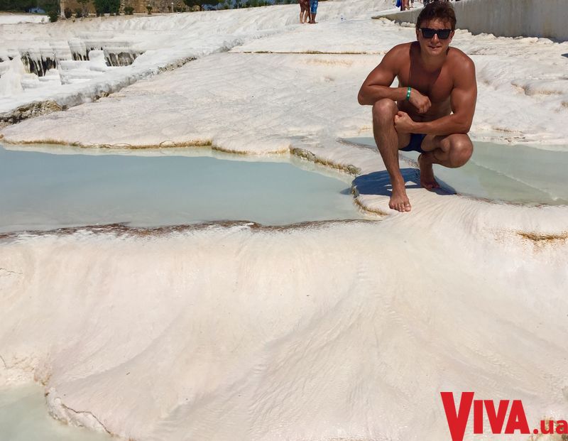 Звезда шоу Голос країни Влад Сытник отметил день рождения на побережье Анталии